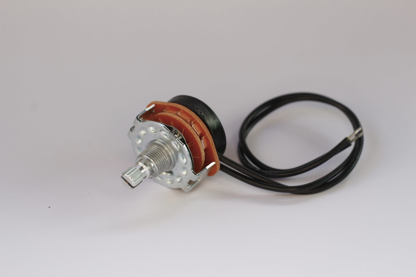 Close-up of Shape Shifter Switch resonant peak mod for single-coil pickups